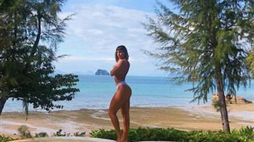 Noiva de José de Abreu, Carol Junger faz topless em cenário paradisíaco e brinca: "Postei e saí correndo"