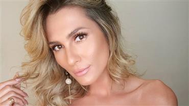 Lívia Andrade samba de tênis em ensaio e explica: "Meus pés estão em carne viva"