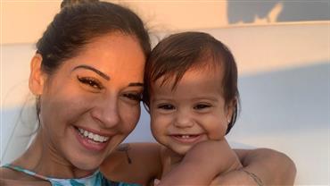 Mayra Cardi mostra boca inchada após levar cabeçada da filha: "Está deformada"