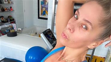 Aos 46 anos, Adriane Galisteu posa com look de academia e exibe barriga 'sequinha'