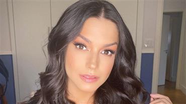 Thais Fersoza deixa barriguinha à mostra ao se exercitar em casa e brinca: "Corpo pra jogo"