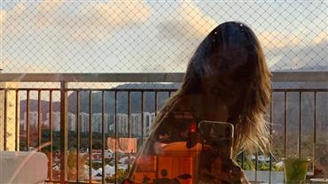 De biquíni, Pâmela Tomé exibe bumbum em selfie e impressiona fãs: "Maravilhosa"