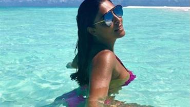 Juliana Paes resgata clique em mar cristalino: "Saudades de ficar torradinha"