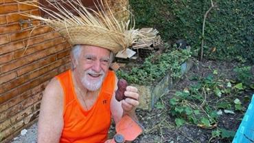 Ary Fontoura mostra dedicação a sua horta: "É só tratar a natureza com amor"
