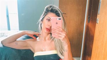 Ex-BBB Tatiele Polyana exibe corpão em selfie no espelho e brinca: "Fotos de biquíni em casa"