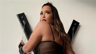 Com lingerie fio-dental, Geisy Arruda ostenta corpão em foto ousada e fã elege: "Bumbum mais lindo do Brasil"
