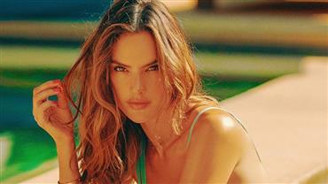 Alessandra Ambrosio exibe barriga sequinha em clique de biquíni e impressiona fãs: "Perfeita"