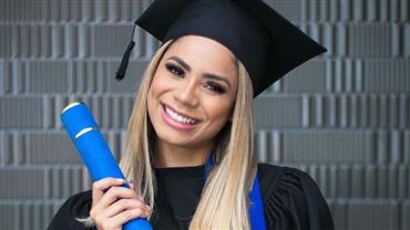 Lexa comemora formação na faculdade de marketing: "Feliz de realizar mais um sonho"
