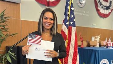 Ex-Mulher Jaca, Dayane Cristina celebra cidadania americana após largar carreira e casar: "Gratidão"