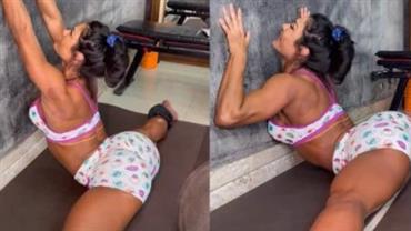 Gracyanne Barbosa enfrenta perrengue em exercício e fica presa