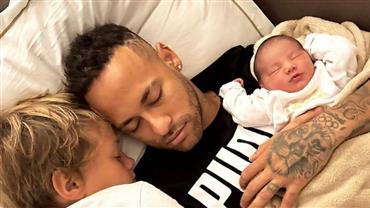 Neymar Jr. compartilha foto dormindo ao lado dos filhos