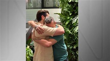 DJ Alok reencontra pai após ataques em Israel: "Que alívio poder te abraçar"