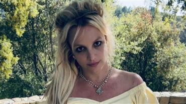 Britney Spears movimenta web ao aparecer novamente dançando com facas