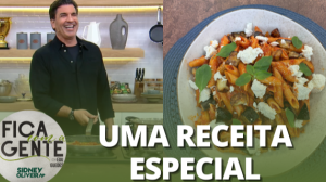 Penne ao molho de tomate com berinjela | Fica com a Gente