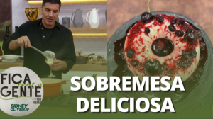 Aprenda a fazer manjar de coco com calda de frutas vermelhas