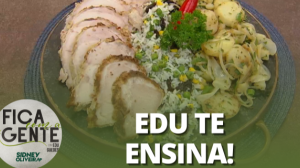 Clima de Natal! Aprenda a fazer pernil assado com arroz festivo e batata