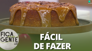 Bolo com cobertura de doce de leite | Fica com a Gente