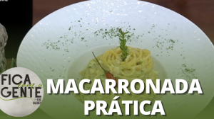 Receita de macarrão ao molho de queijos e tiras de frango