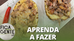 Abacaxi recheado com lombo suíno oriental | Fica com a Gente