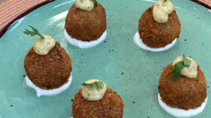 Croquete de carne com molho de limão | Fica com a Gente