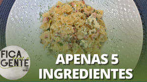 Farfale com gorgonzola e bacon