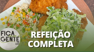 Lombo suíno à milanesa com arroz e salada cítrica
