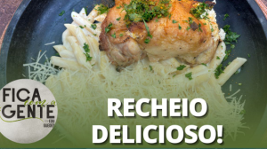 Penne com sobrecoxa recheada