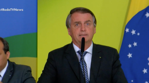 Bolsonaro aciona PGR para investigar Moraes