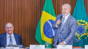 Lula "não conseguiu atingir objetivo" em reunião ministerial, diz Kennedy