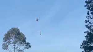 Junho acende alerta para soltura de balões ilegais