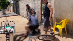 Policiais utilizam bicicletas e prendem jovem em flagrante