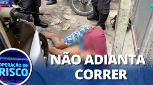 Motoqueiro tenta escapar da polícia por becos e vielas