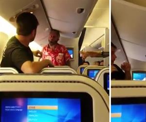 Vdeo flagra passageiros trocando agresses em voo