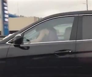 Casal  filmado fazendo sexo dentro de carro em movimento