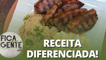 Picanha na manteiga com farofa e salada de batata