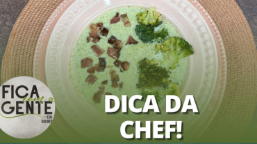 Sopa cremosa de brócolis e bacon