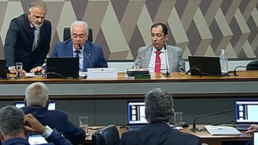 CCJ aprova fim da reeleição para cargos do Executivo