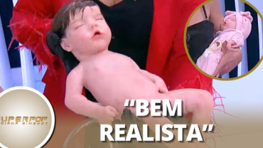 Superpop mostra "parto" de bebê reborn: "Tô passada com isso", diz Luciana