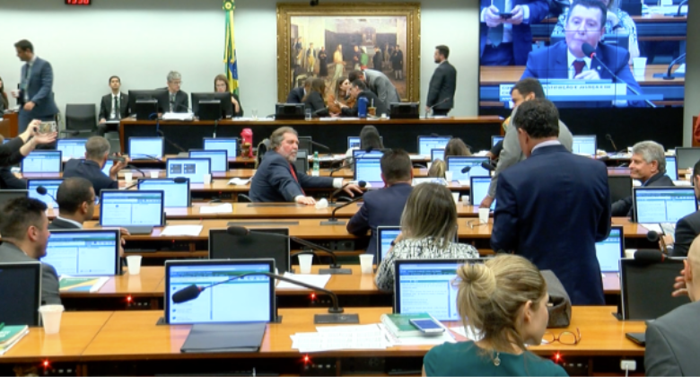 CCJ Da Câmara Aprova PEC Da Prisão Em Segunda Instância | RedeTV ...