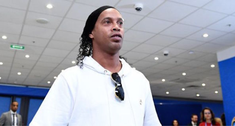 Ronaldinho Gaúcho tem 57 imóveis bloqueados por dívidas, diz jornal RedeTV!